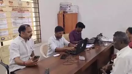 புதுக்கோட்டை: MLA அலுவலகத்தில் நடக்கும் கலைஞர் மருத்துவ காப்பீடு திட்ட முகாமில் ஏராளமான பொதுமக்கள் பங்கேற்பு