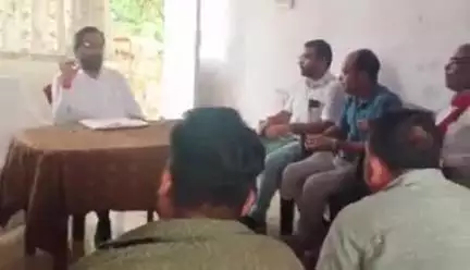 भभुआ: भभुआ जिला पशुपालन कार्यालय के सभागार में चिकित्सकों का उन्मुखीकरण, गांव में आयोजित होगा पशुपालक जागरूकता शिविर