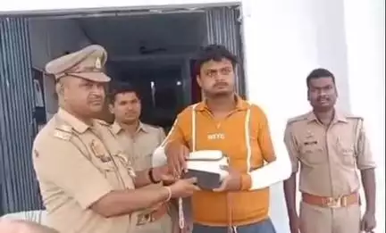 शोहरतगढ़: सीसीटीवी की मदद से चिल्हिया थानाध्यक्ष ने पीड़ित को 1 घंटे में लौटाया गिरा हुआ मोबाइल व नगदी सहित पर्स