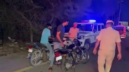 જામનગર શહેર: સમર્પણ સર્કલ પાસે મોડી રાત્રે ડીવાયએસપી સહિતના પોલીસ કર્મીઓ દ્વારા વાહનોનું ચેકીંગ કરી દંડાત્મક કાર્યવાહી કરાઈ