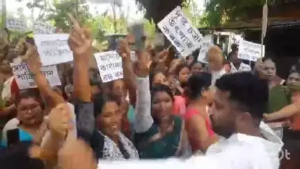 চতিয়াত নাৰী দেহ ব্যৱসায়ৰ বিৰুদ্ধে মহিলাৰ বিশাল প্ৰতিবাদী কাৰ্যসূচী ৰূপায়ণ