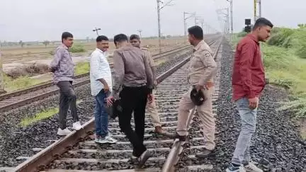 લખતર: લખતર કેસર આદલસર વચ્ચે રેલવે ટ્રેક પાસે મળી અજાણ્યા પુરુષની લાશ