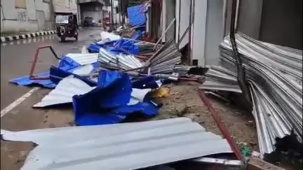 রানাঘাট ২: রানাঘাট মিশন রোডে JCB দিয়ে একাধিক নির্মিয়মান দোকানের সাটার ভেঙে দিলো অজ্ঞাত পরিচয় দুষ্কৃতীরা, রানাঘাট থানায় অভিযোগ দায়ের