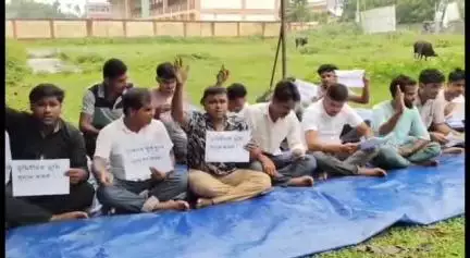 কলগাছিয়া: কলগাছিয়া ৰাজহ চক্ৰ কাৰ্যালয়ৰ চৌহদত উচ্ছেদৰ বিৰুদ্ধে কলগাছিয়া জিলা আমছুৰ উদ্যোগত প্ৰতিবাদী কাৰ্যসূচী