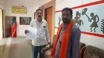 नरसिंहपुर: बांसखेड़ा के पीड़ित पहुंचे एसपी ऑफिस, पड़ोसी पर मारपीट व झूठे मामले में फंसाने का आरोप