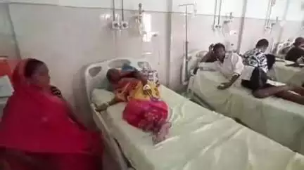 बदायूं: गौतरा गांव में भैंसों के चारे के लिए लाए केमिकल के ड्रम को धोते समय एक ही परिवार के 8 लोग बेहोश हुए