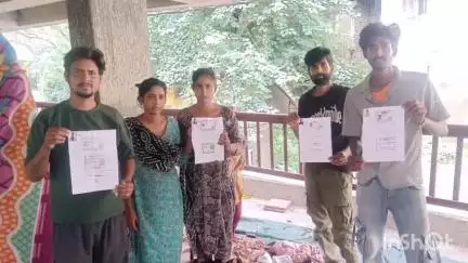 सोलन: शूलिनी मेले को लेकर सोलन पुलिस ने चलाया विशेष सत्यापन अभियान, शहर में बिना उचित ID के घूम रहे 50 लोगों को भेजा वापस