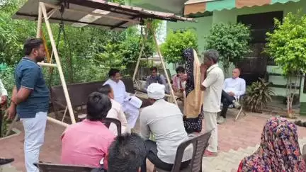 ललितपुर: सदर विधायक ने कार्यालय पर फरियादियों की समस्याओं को गंभीरता से सुना, एक मामले का मौके पर निस्तारण कराया