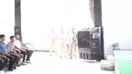 उरई: उरई रिजर्व पुलिस लाइन में आरक्षियों को ब्रीफ किया गया, पुलिस अधीक्षक ने दिए दिशा निर्देश
