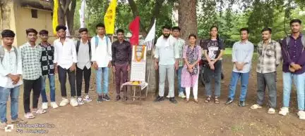 डूंगरपुर: एसएफआई ने एसबीपी कॉलेज ग्राउंड में शहीद कालीबाई कलासुआ का शहादत दिवस मनाया