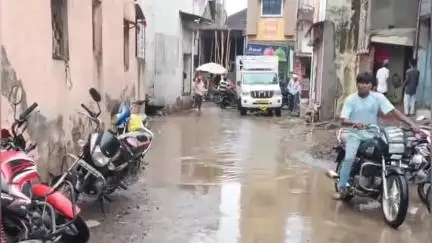 तळोदा: मुसळधार पावसामुळे तळोदा शहरातील मुख्य रस्त्यांवर पाणी साचल्याने नागरिकांना नाहक त्रास