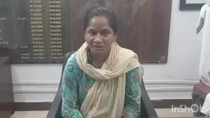 మస్కట్లు చిక్కుకున్న హుస్సేనమ్మ  ను సురక్షితంగా స్వస్థలానికి చేర్చిన, ఆళ్లగడ్డ DSP ప్రమోద్