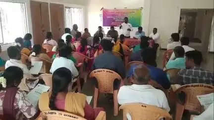 கோவில்பட்டி: தாலுகா அலுவலகத்தில் வருவாய்த்துறை சங்கங்களின் கூட்டமைப்பு சார்பில் ஆலோசனைக் கூட்டம் நடைபெற்றது