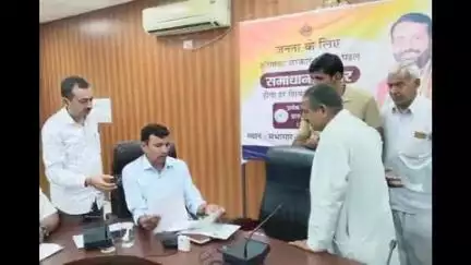 रेवाड़ी: समाधान शिविर में एसडीएम रेवाड़ी सुरेन्द्र सिंह ने सुनी जनसमस्याएं