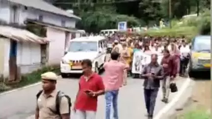 கூடலூர்: காட்டு யானை தாக்கி ஒருவர் உயிரிரப்பு - வனவிலங்குகளின் தாக்குதலில் இருந்து பாதுகாப்பு கோரி பஜார் பகுதியில் மக்கள் கண்டன பேரணி