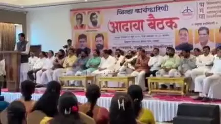 कर्जत: शिवसेना शिंदे गटाची कर्जत येथे जिल्हा कार्यकारणी आढावा बैठक मंत्री भरत गोगावले यांच्या उपस्थितीत पडली पार