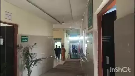 चिरमिरी जिला अस्पताल में पानी-पानी, पहली बारिश में निर्माण की पोल खुली, मरीज बेहाल