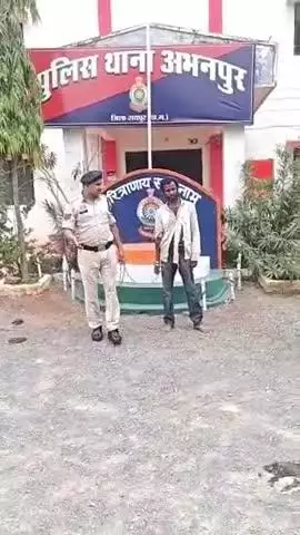 अभनपुर: अभनपुर थाना क्षेत्र में शांति भंग करने वाले आरोपी को पुलिस ने गिरफ्तार कर की प्रतिबंधात्मक कार्रवाई