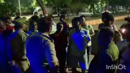 अकबरपुर: सिपाही ने नवीन मंडी में मचाया उत्पात, अंबेडकरनगर में व्यापारी से मारपीट का आरोप, एसपी केशव कुमार ने किया निलंबित