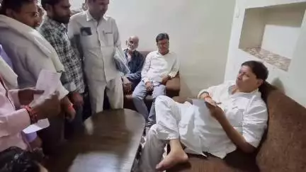 भिंड नगर: बाइपास रोड स्थित निवास पर विधायक ने लगाया जनता दरबार
