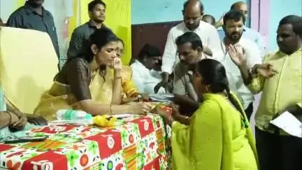 తుని పట్టణంలో ప్రసాదర్భార్ కార్యక్రమము నిర్వహించిన ఎమ్మెల్యే పలు సమస్యలు వివరించిన ప్రజలు