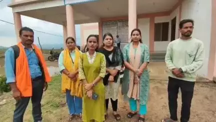 डिंडौरी: नवीन व्यावसायिक शिक्षा प्रशिक्षक महासंघ ने ज्वाइनिंग और उपस्थिति को लेकर जिला शिक्षा अधिकारी डिंडौरी को ज्ञापन सौंपा