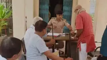 परवलपुर थाने में शस्त्र सत्यापन शुरू, चुनाव को लेकर सतर्कता बढ़ाई गई