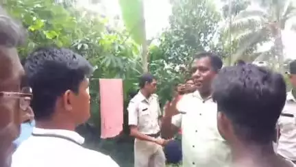 ক্যানিং ১: ক্যানিং এর বাঁশরায় বিজেপি প্রতিনিধি দল, দেখা করলেন এলাকার মানুষের সাথে, চরম হুশিয়ারি তৃণমূলকে