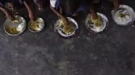 शिवपुरी नगर: छीरारी गांव: तेरहवीं में भोजन से 100 से अधिक ग्रामीण बीमार, उल्टी-दस्त की शिकायत, घी खराब होने की आशंका