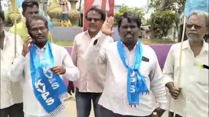 పాణ్యం: సర్పంచ్ ను అవమానించిన ఎమ్మెల్యే పై కేసు నమోదు చేయాలి, కల్లూరు మండలం సుందరయ్య సర్కిల్లో KVPS నాయకులు డిమాండ్