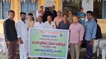 నిర్మల్: సోన్ మండలం కడ్తాల్ గ్రామ ప్రభుత్వ హోమియో ఆసుపత్రిలో యోగా దినోత్సవ ఫ్లెక్సీలు ఆవిష్కరించిన మెడికల్ ఆఫీసర్ రాంప్రసాద్
