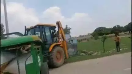 जमुनहा: तहसील जमुनहा क्षेत्र में अवैध एवं बिना मान्यता के संचालित दो मदरसों के खिलाफ की गई ध्वस्तीकरण की कार्रवाई