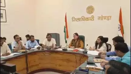 गोंडा: प्रदेश सरकार किसी दुर्घटना में मृत्यु होने पर कृषक के परिवार को दे रही है ₹5 लाख की आर्थिक सहायता: डीएम