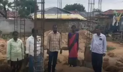 నాగిరెడ్డిపేట: వదల్పర్తి గ్రామంలో ఇందిరమ్మ ఇండ్ల నిర్మాణ పనులను పరిశీలించిన నాగిరెడ్డిపేట ఎంపీడీవో ప్రభాకర్ చారి