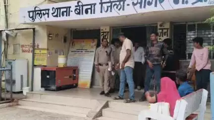बीना: नए बस स्टैंड अंडर ब्रिज के पास तीन वर्षीय बच्ची के साथ दुष्कर्म करने वाले आरोपी को कोर्ट में किया गया पेश