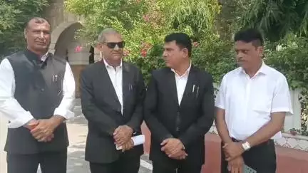 पुष्कर: पुष्कर की विभिन्न समस्याओं को लेकर अधिवक्ता पहुंचे कलेक्ट्रेट, जिला कलेक्टर को दिया ज्ञापन