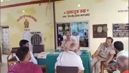 निचलौल: थाना निचलौल परिसर में जनसुनवाई का आयोजन, 5 मामलों में से 1 का हुआ निस्तारण