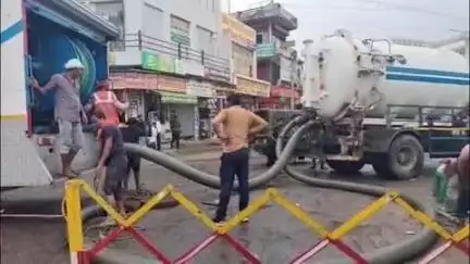 चरखी दादरी: चरखी दादरी में जलभराव की समस्या पर खबर दिखाने से हुआ असर, जल निकासी में लगा प्रशासन