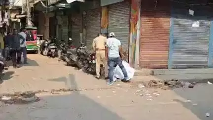 सिरसा: शहर के रोड़ी बाजार में संदिग्ध परिस्थितियों में मिला व्यक्ति का शव, सूचना पाकर मौके पर पहुंची पुलिस