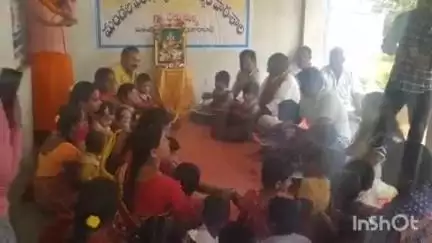 కొడంగల్: బడిబాట కార్యక్రమంలో భాగంగా ఏర్పుమల్ల ప్రభుత్వ పాఠశాలలో అక్షరాభ్యాసన కార్యక్రమం నిర్వహణ
