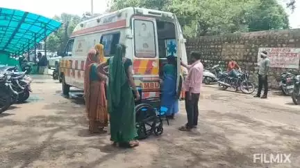 मुरैना: कैथोदा गांव से अस्पताल जाते समय प्रसूता महिला ने रास्ते में दो बच्चियों को जन्म दिया, दोनों सुरक्षित