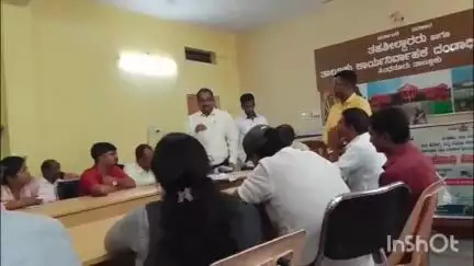 ಸಿಂಧನೂರು: ತಹಸಿಲ್ದಾರ್ ಕಚೇರಿಯ ಸಭಾಂಗಣದಲ್ಲಿ ಮಲೇರಿಯಾ ಹಾಗೂ ಡೆಂಗು ಮಾಸಾಚರಣ ಕುರಿತು ಟಾಸ್ ಫೋರ್ಸ್ ಸಭೆ ಜರುಗಿತು