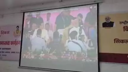 खंडवा नगर: खंडवा जिला अस्पताल में सिकल सेल को लेकर राज्यपाल के कार्यक्रम का सीधा प्रसारण किया गया