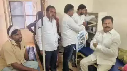 యర్రగొండపాలెం: గాయపడిన చిన్న గుడిపాడు టిడిపి కార్యకర్తలను పరామర్శించిన వైపాలెం టిడిపి ఇన్చార్జి ఎరీక్షన్ బాబు