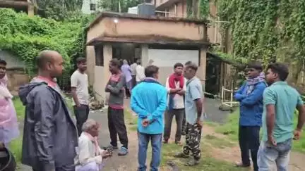 बेंगाबाद: रानीयाटांड़ गांव में 27 वर्षीय दिलीप दास ने फांसी लगाकर की आत्महत्या, गांव में फैली सनसनी