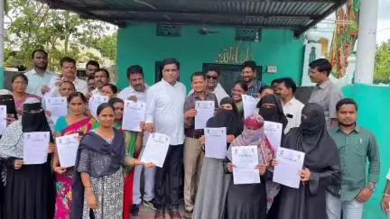 సిర్పూర్ టి: పార్టీలకు అతీతంగా ప్రతి పేదవారికి ఇందిరమ్మ ఇండ్లు, కాగజ్ నగర్ లో ఇందిరమ్మ ఇండ్ల మంజూరు పత్రాలను పంపిణీ చేసిన ఎమ్మెల్సీ