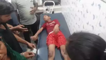 जसवंतनगर: ग्राम कुरसैना निवासी 13 वर्षीय किशोर हाईटेंशन लाइन की चपेट में आया, आम तोड़ने के लिए पेड़ पर चढ़ा था