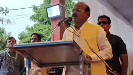 अनूपपुर: उत्कृष्ट विद्यालय में राज्य मंत्री दिलीप जायसवाल बोले, “कुंडली नहीं, सिकल सेल कार्ड मिलाएं”