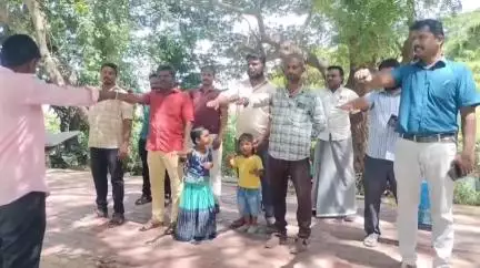 புதுக்கோட்டை: ஆம்புலன்ஸ்க்கு தேவையான மருந்து  வழங்க  உள்ளிட்ட 6 அம்ச கோரிக்கைகளை புதுக்குளத்தில் நடந்த கூட்டதில் நிறைவேற்றிய 108 ஆம்புலன்ஸ் ஊழியர்கள் சங்கத்தினர்
