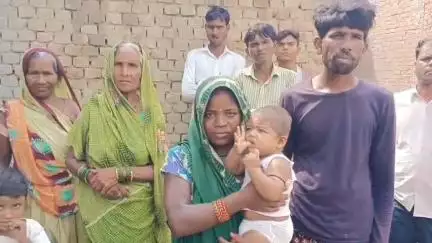 महमूदाबाद: डफरा की रहने वाली महिला ने 7 माह के मासूम बेटे को कूड़े के ढेर के पास छोड़ा, 8 दिन बाद सीतापुर पुलिस ने किया वापस
